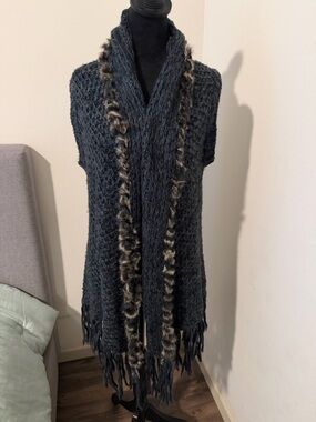 Alberto Makali Charcoal Gray Faux Fur Trim Knit Vest